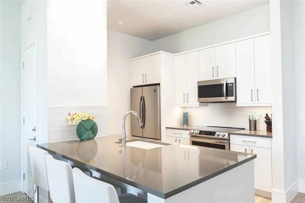 101 8th Street S Naples FL 34102