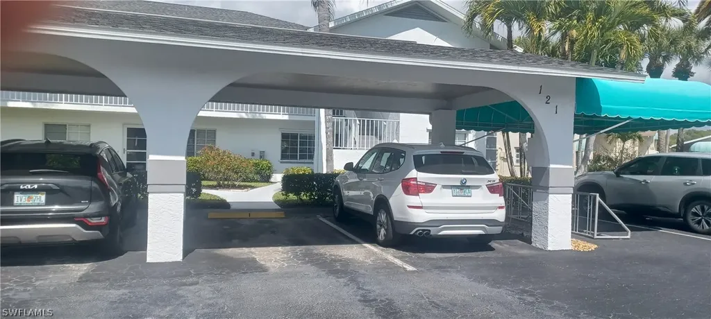 121 Gabriel Circle Naples FL 34104