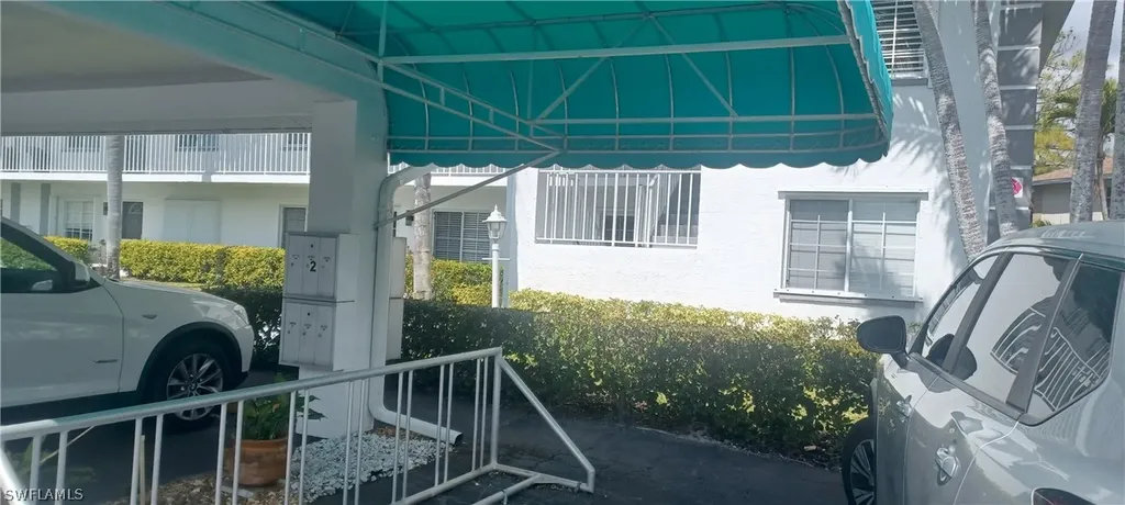 121 Gabriel Circle Naples FL 34104