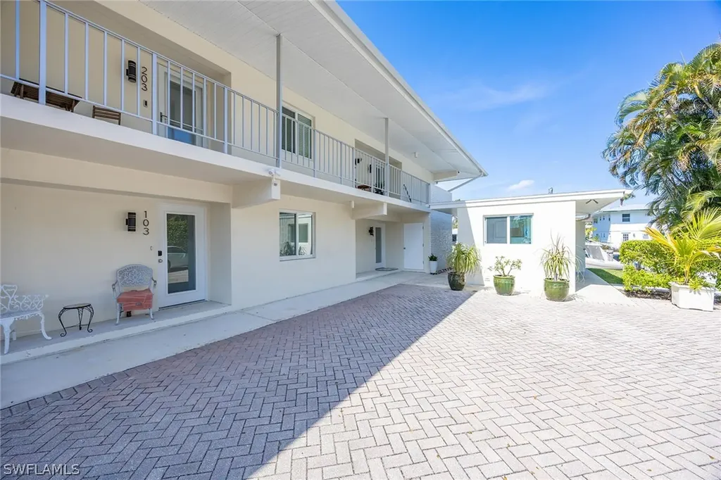 1417 Chesapeake Avenue Naples FL 34102