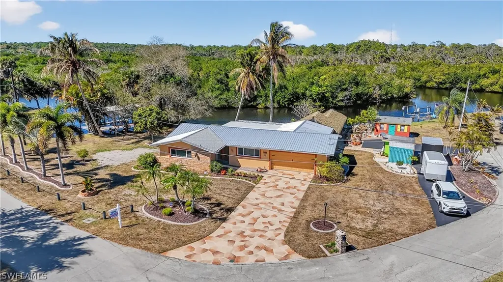 1324 Thompson Street North Fort Myers FL 33903