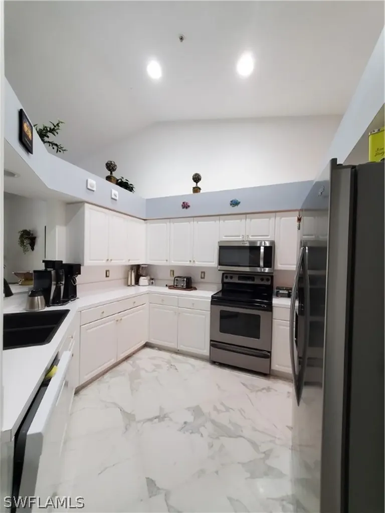 326 Dover Place Naples FL 34104