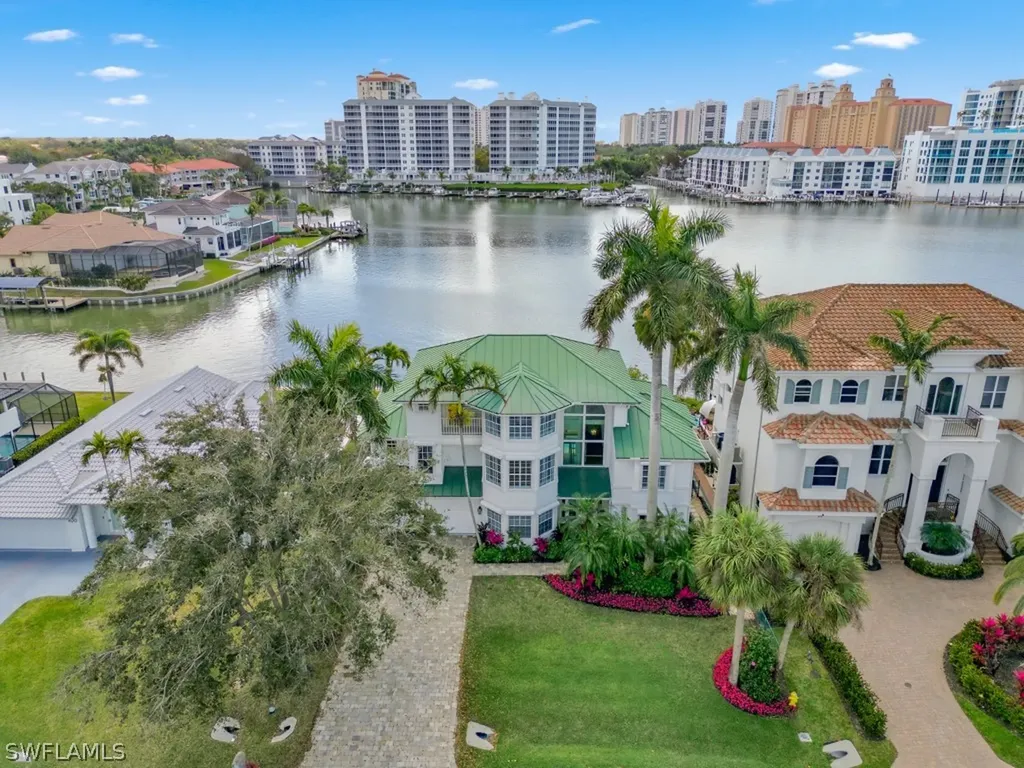 Naples FL, 390 Oak Avenue