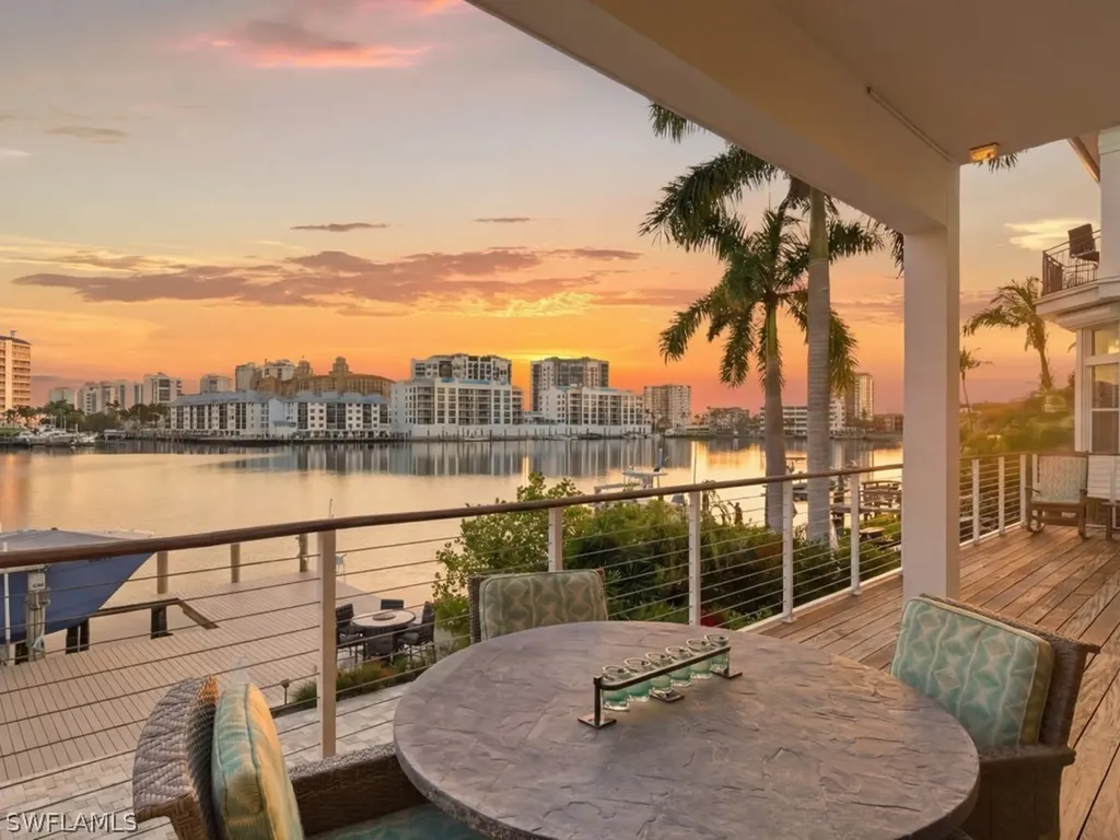 390 Oak Avenue Naples FL 34108