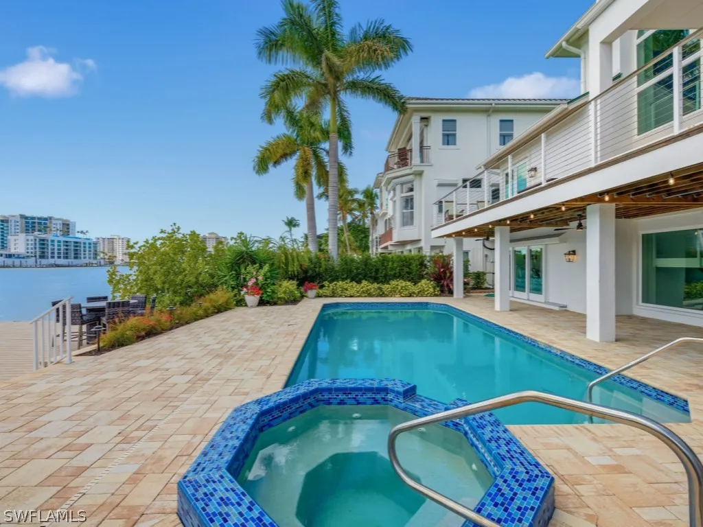 390 Oak Avenue Naples FL 34108