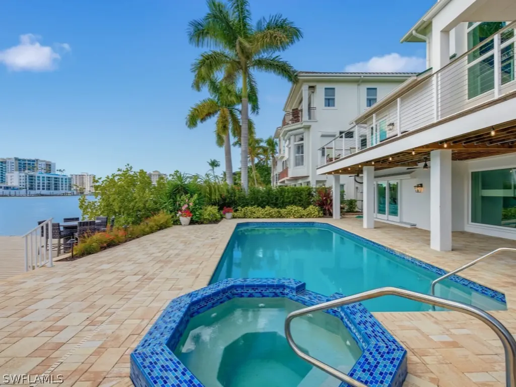390 Oak Avenue Naples FL 34108