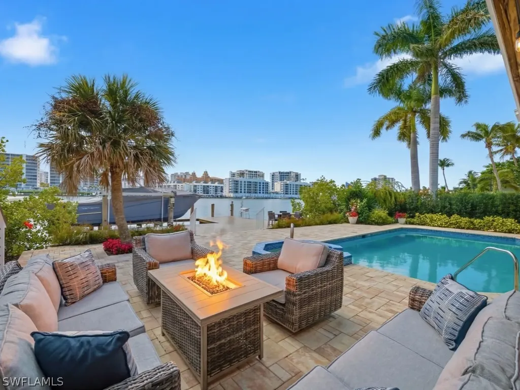 390 Oak Avenue Naples FL 34108