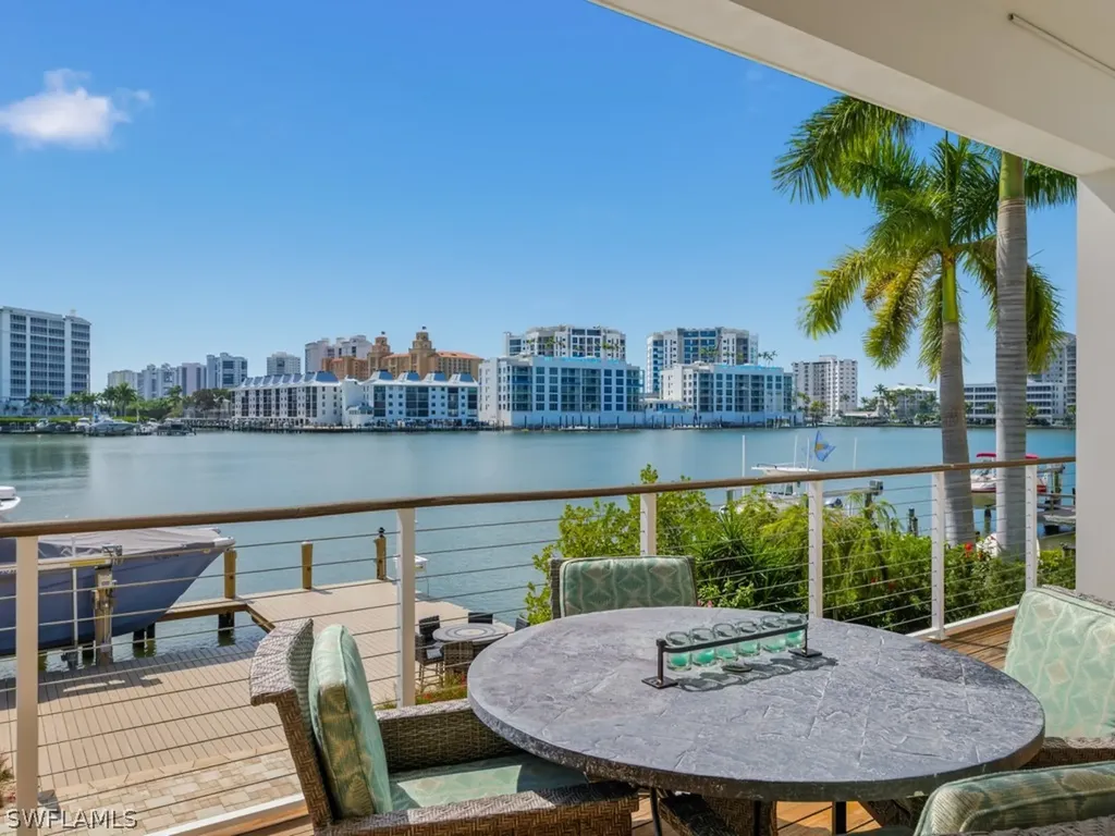 390 Oak Avenue Naples FL 34108