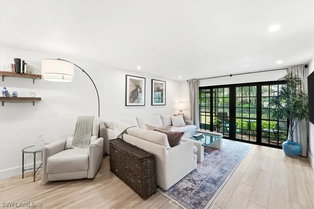3219 Horse Carriage Way Naples FL 34105