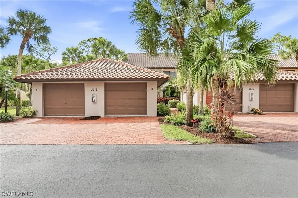 3219 Horse Carriage Way Naples FL 34105
