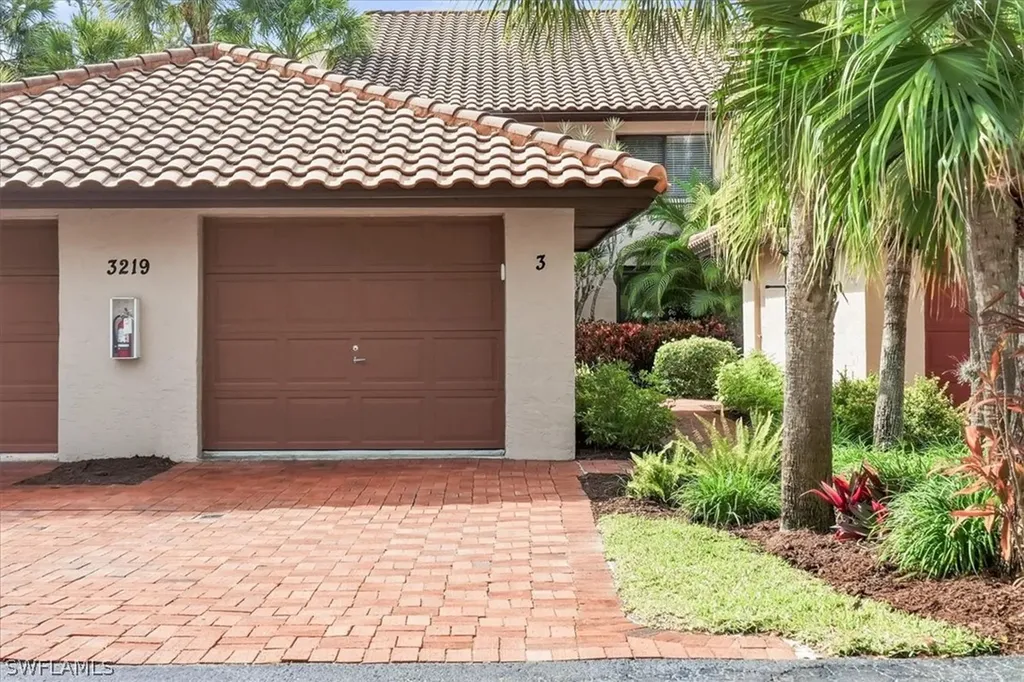 3219 Horse Carriage Way Naples FL 34105