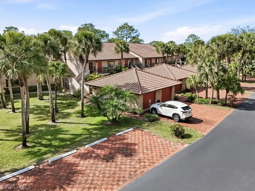 3219 Horse Carriage Way Naples FL 34105