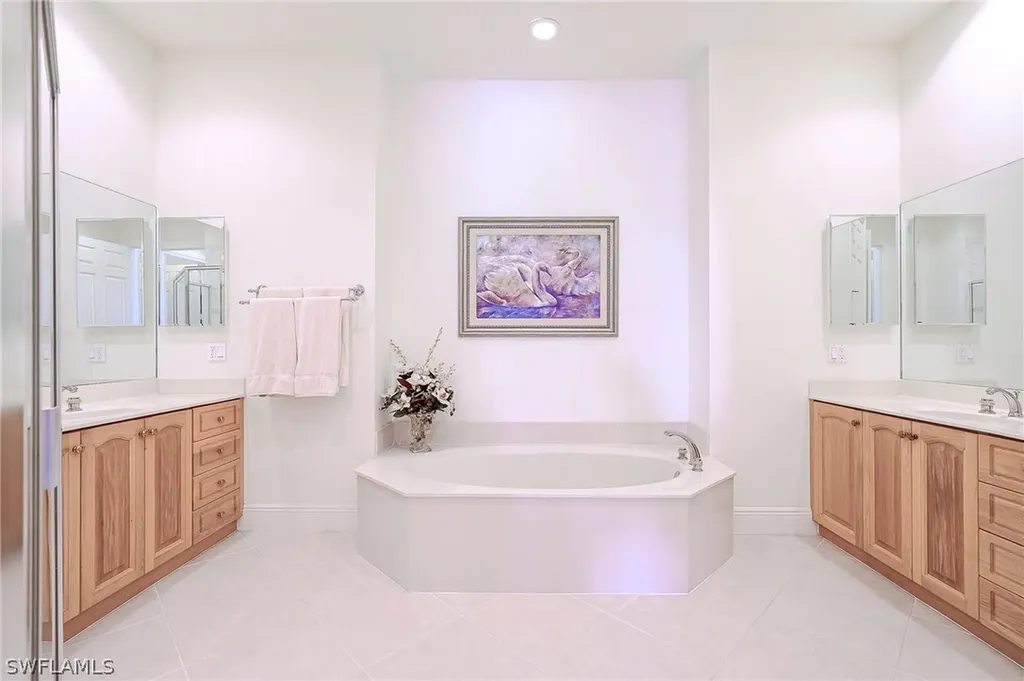3745 Montreux Lane Naples FL 34114