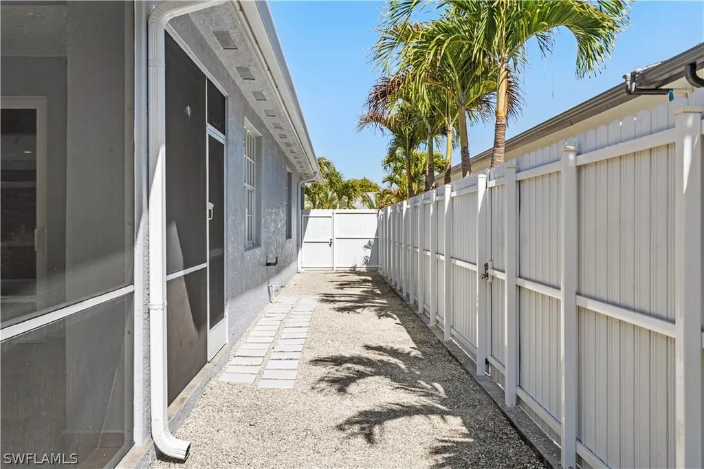 183 7th Street Naples FL 34113