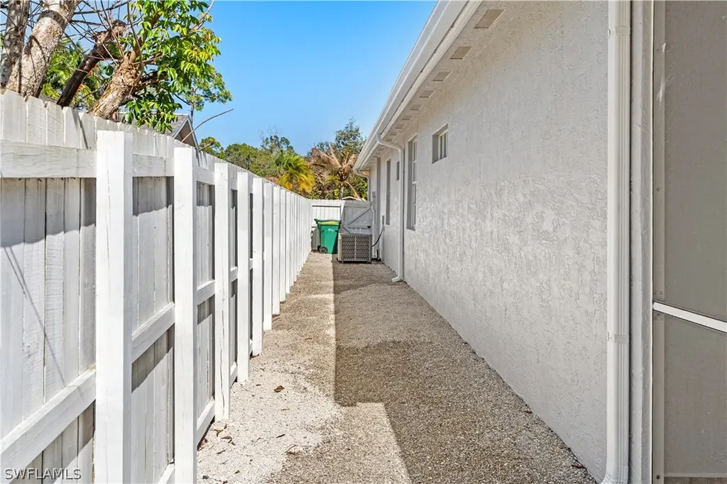 183 7th Street Naples FL 34113