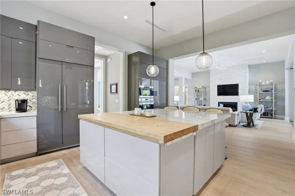 725 Harbour Drive Naples FL 34103
