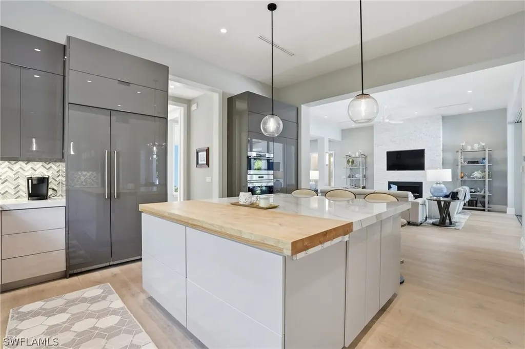 725 Harbour Drive Naples FL 34103
