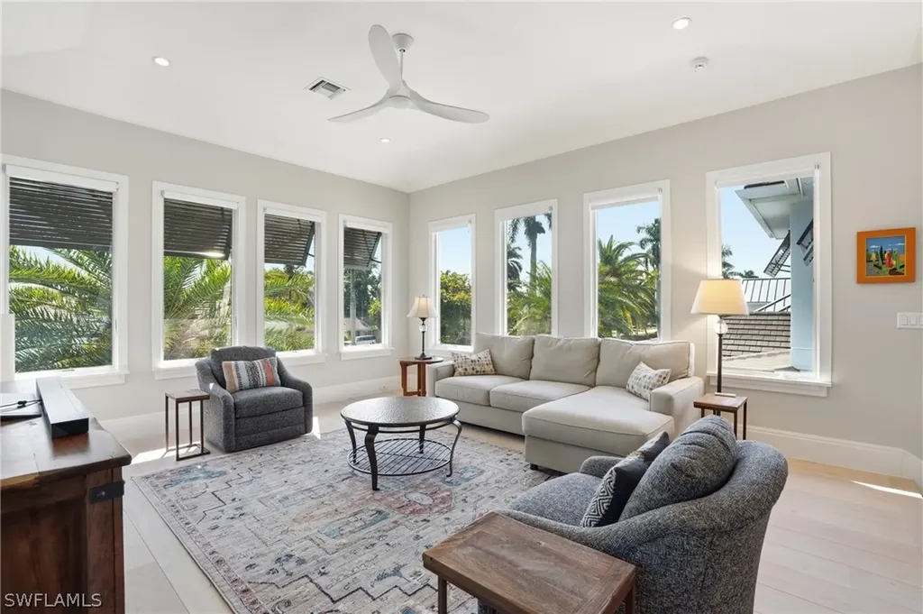 725 Harbour Drive Naples FL 34103