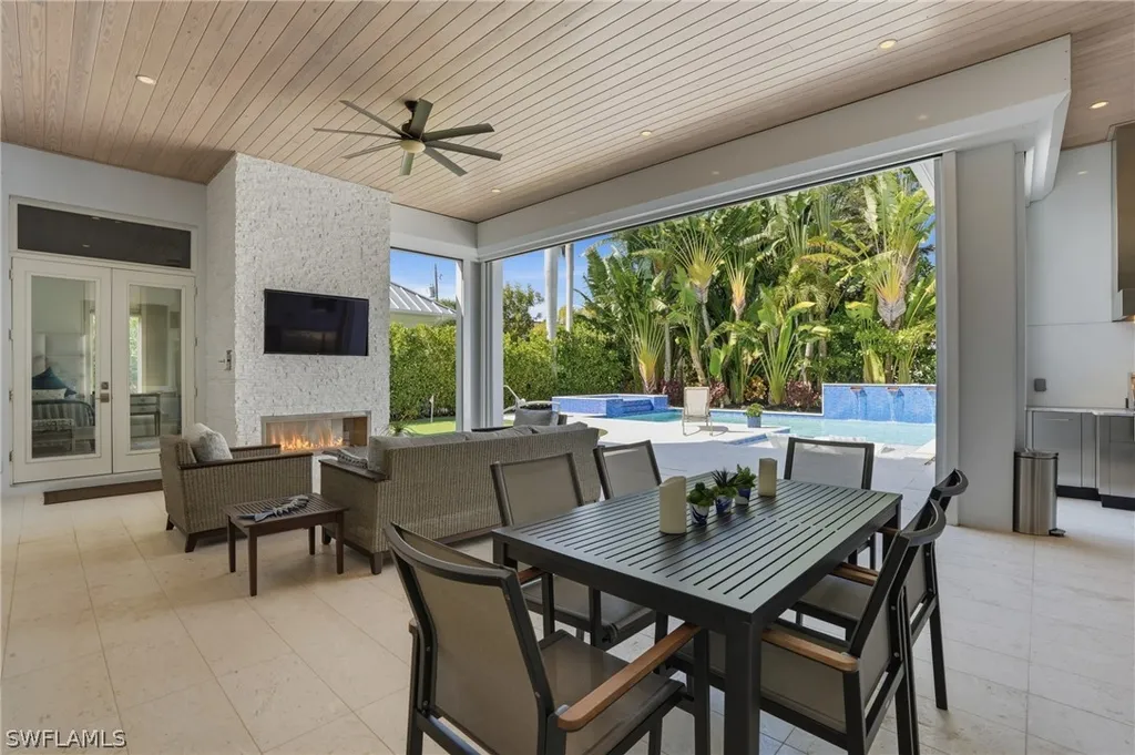 725 Harbour Drive Naples FL 34103