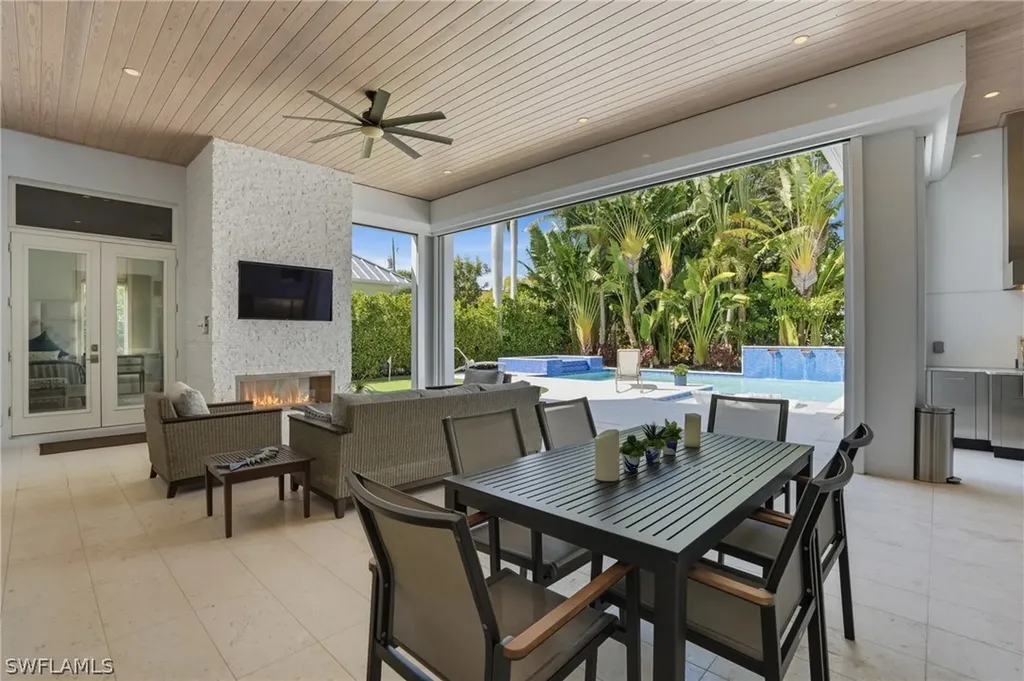 725 Harbour Drive Naples FL 34103