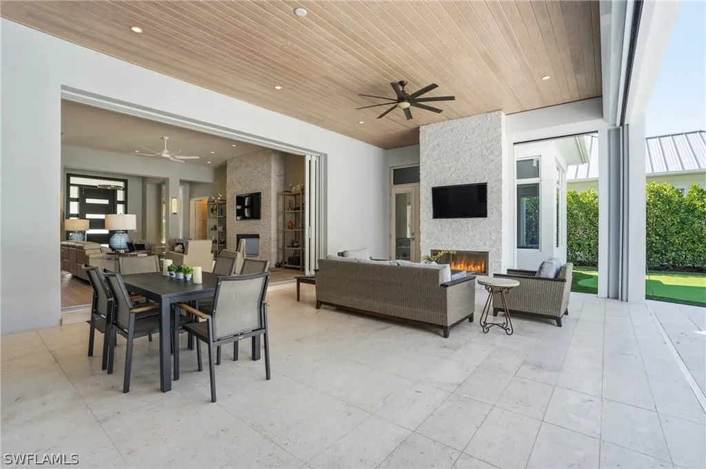 725 Harbour Drive Naples FL 34103