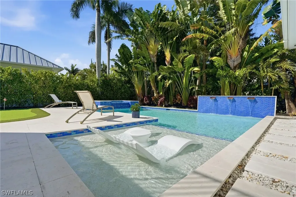 725 Harbour Drive Naples FL 34103