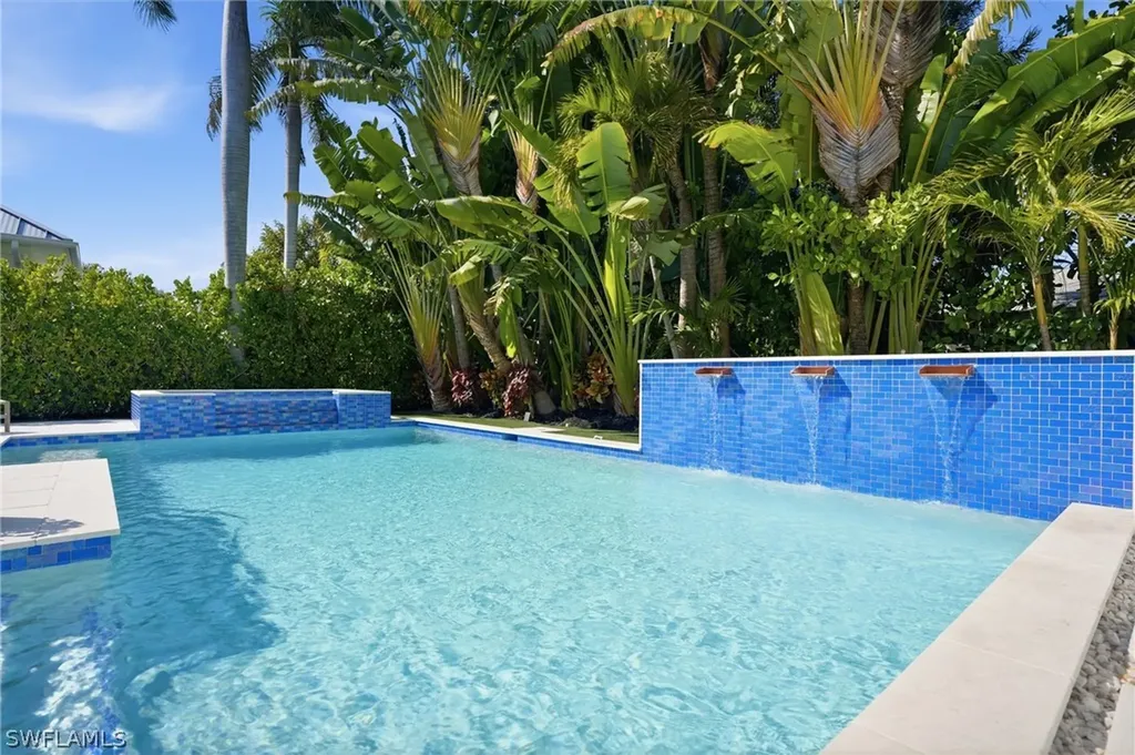 725 Harbour Drive Naples FL 34103
