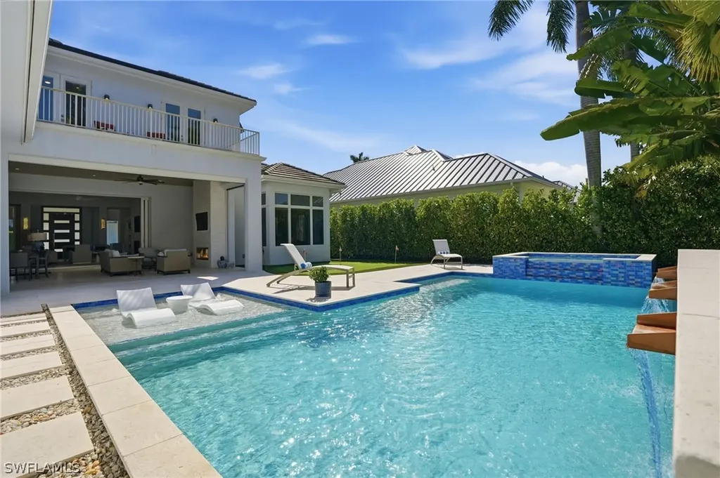 725 Harbour Drive Naples FL 34103