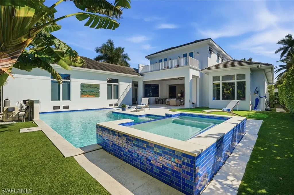 725 Harbour Drive Naples FL 34103