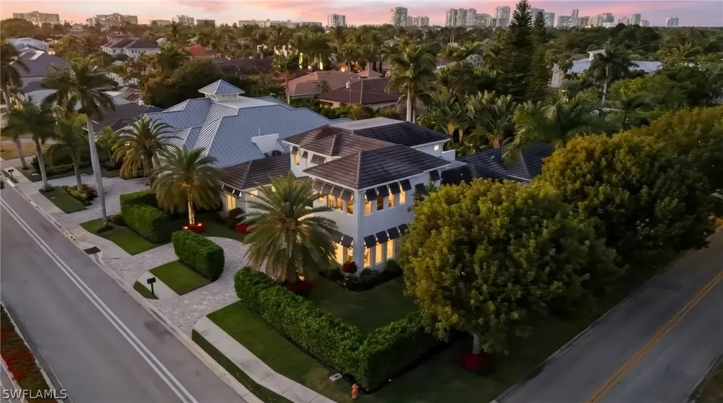 725 Harbour Drive Naples FL 34103