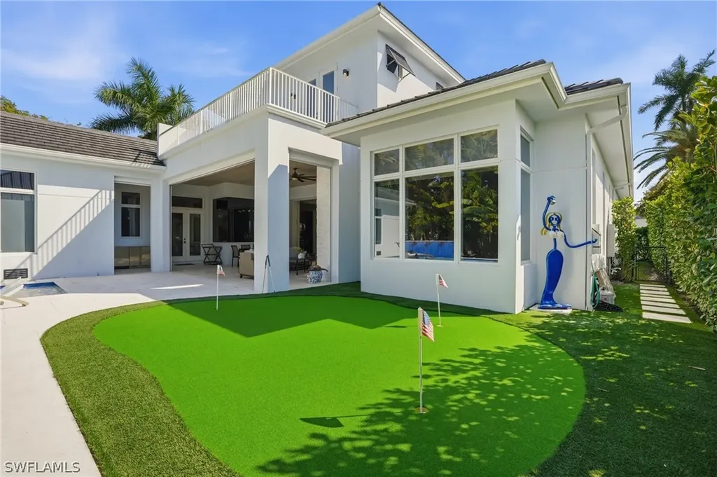 725 Harbour Drive Naples FL 34103