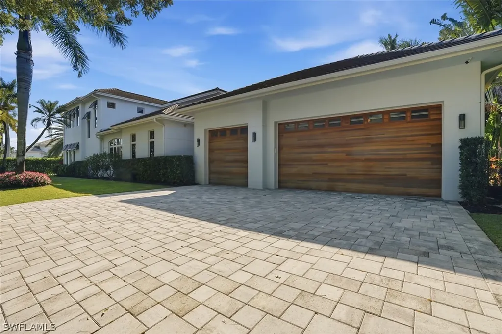 725 Harbour Drive Naples FL 34103