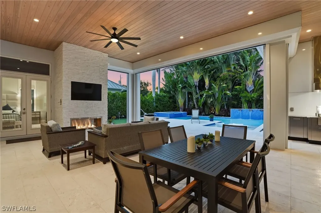 725 Harbour Drive Naples FL 34103