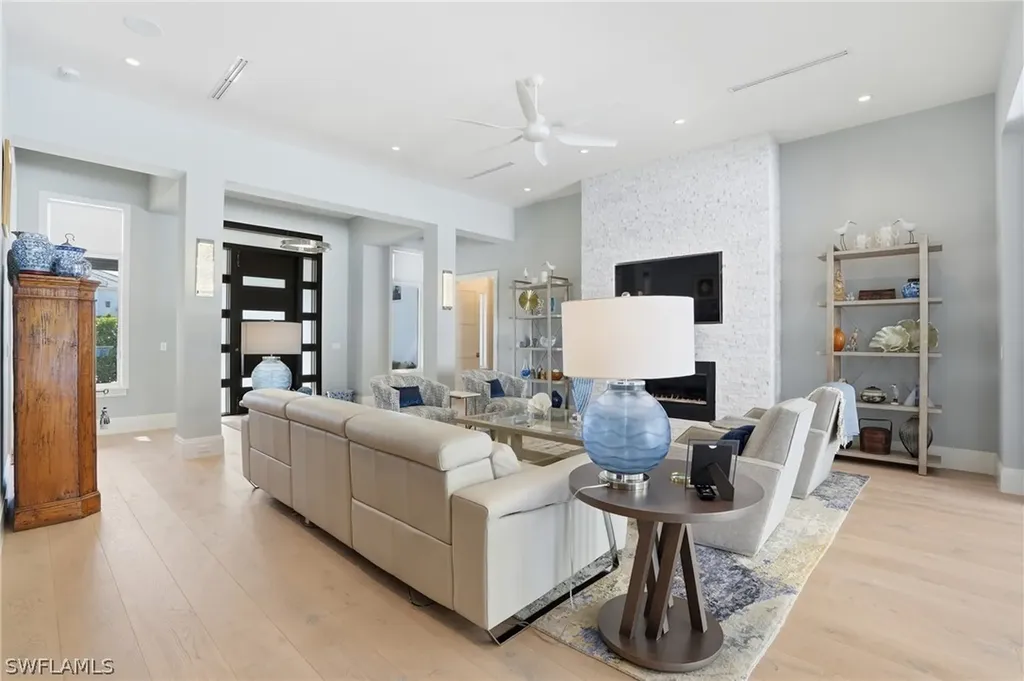 725 Harbour Drive Naples FL 34103