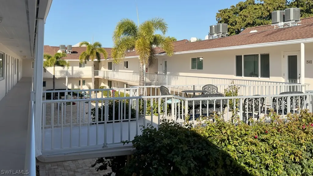 550 Broad Avenue S Naples FL 34102