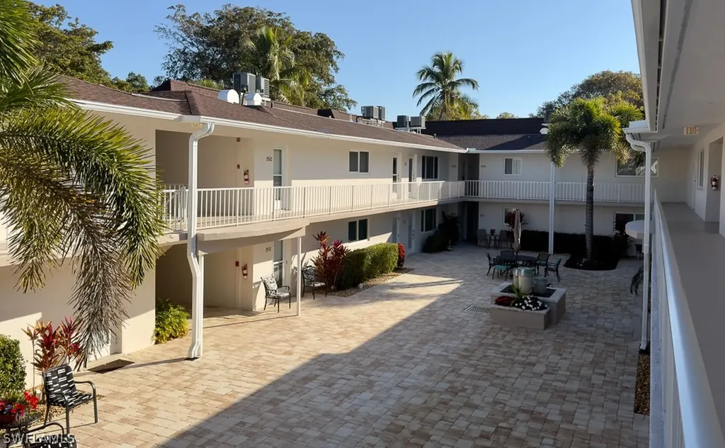 550 Broad Avenue S Naples FL 34102