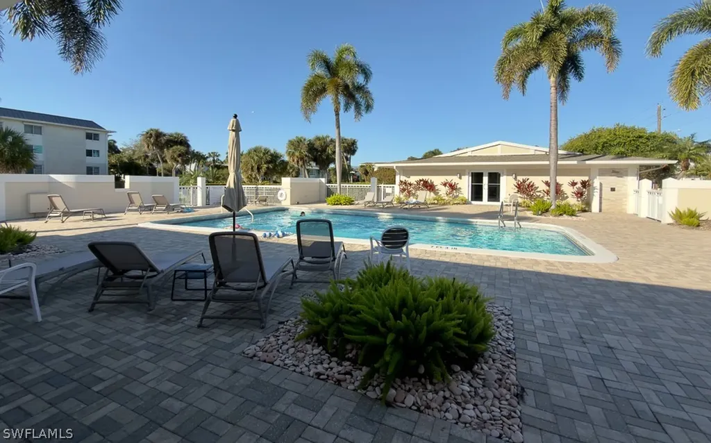 550 Broad Avenue S Naples FL 34102
