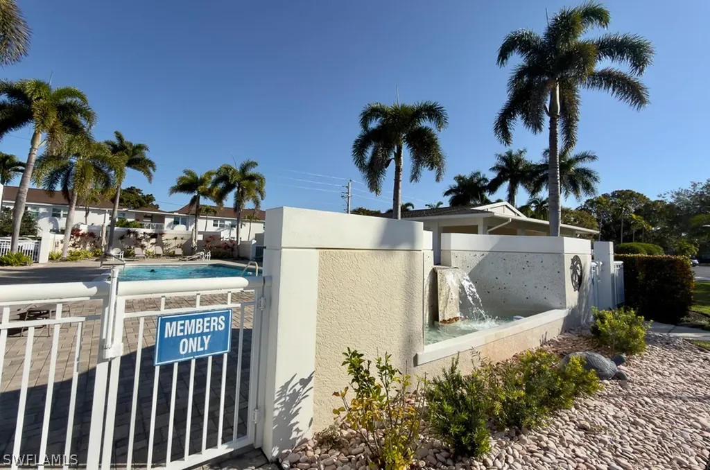 550 Broad Avenue S Naples FL 34102