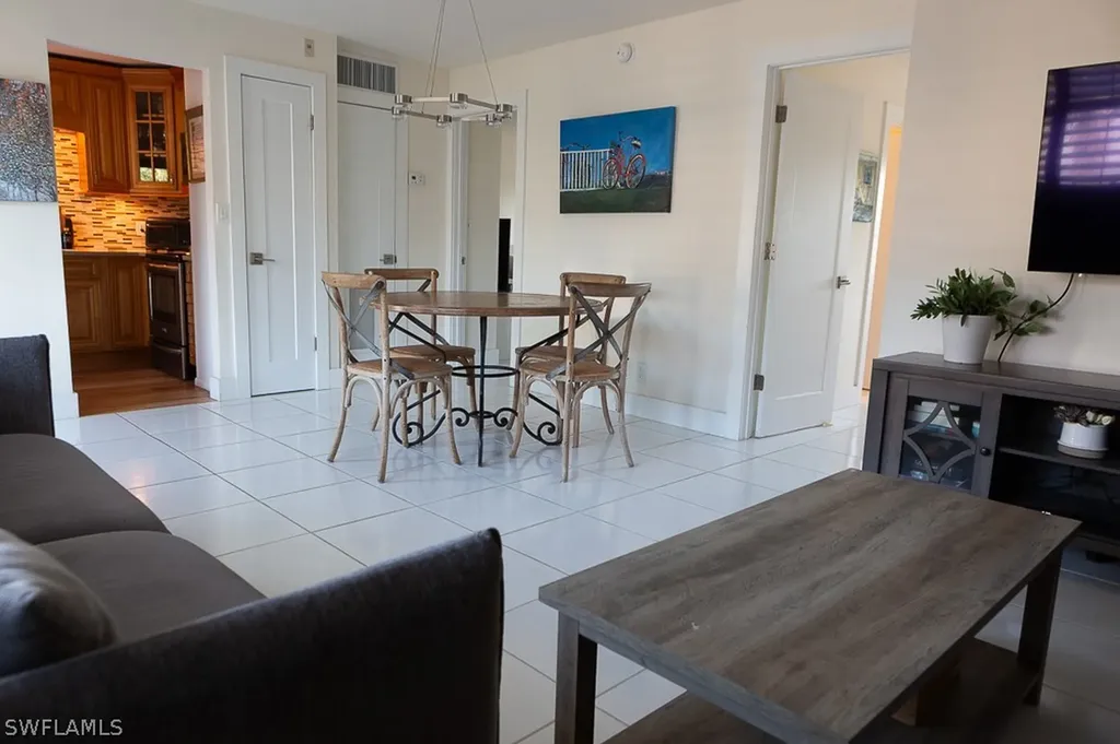 550 Broad Avenue S Naples FL 34102