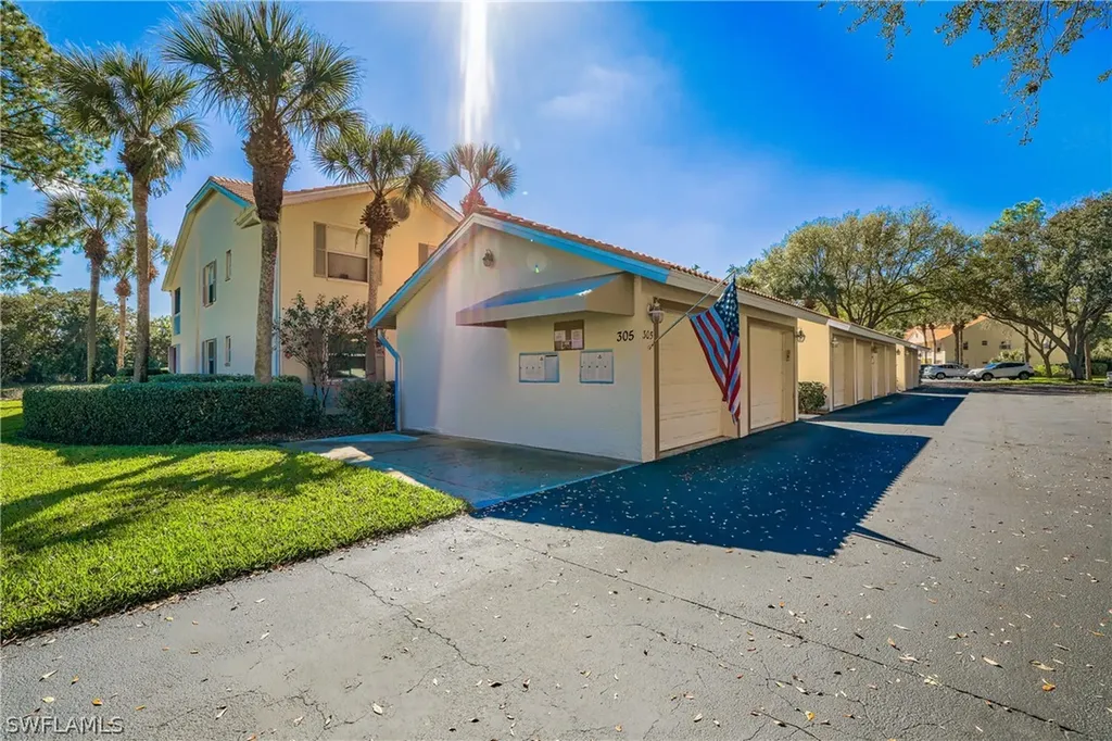 305 Robin Hood Circle Naples FL 34104