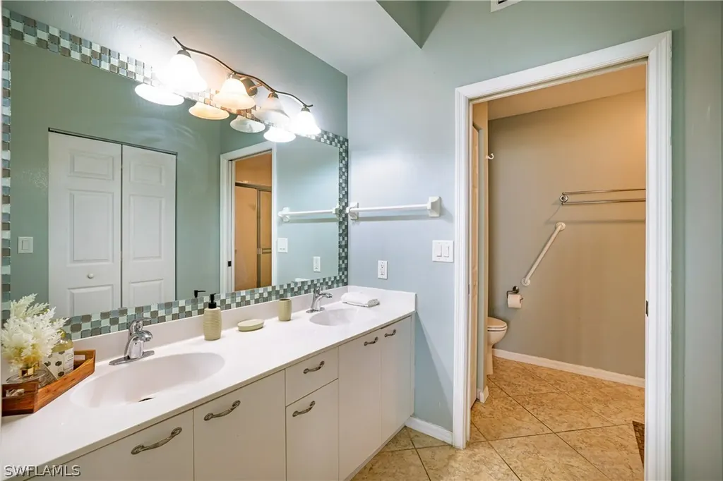 305 Robin Hood Circle Naples FL 34104
