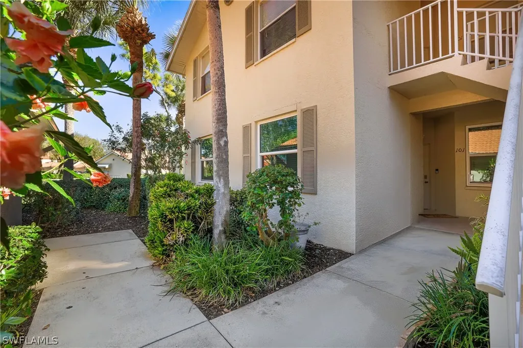 305 Robin Hood Circle Naples FL 34104