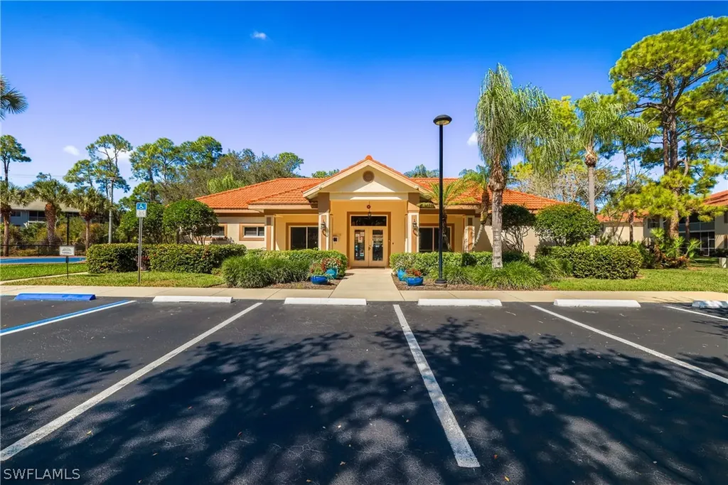305 Robin Hood Circle Naples FL 34104