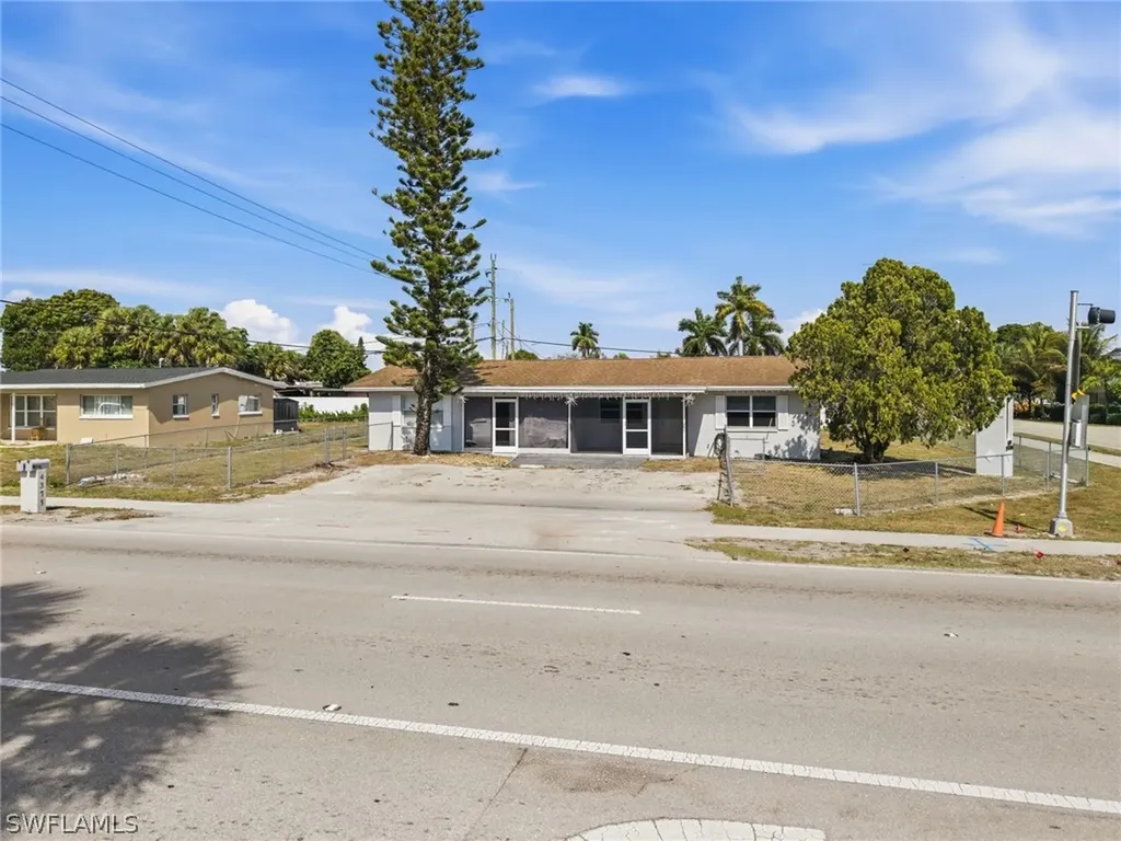 4375 Golden Gate Parkway Naples FL 34116