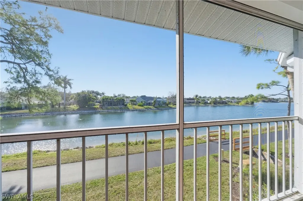 800 New Waterford Drive Naples FL 34104