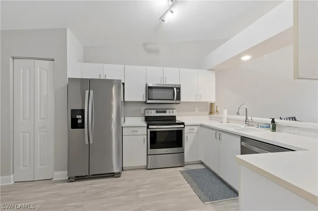 800 New Waterford Drive Naples FL 34104