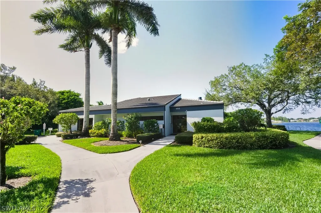 800 New Waterford Drive Naples FL 34104