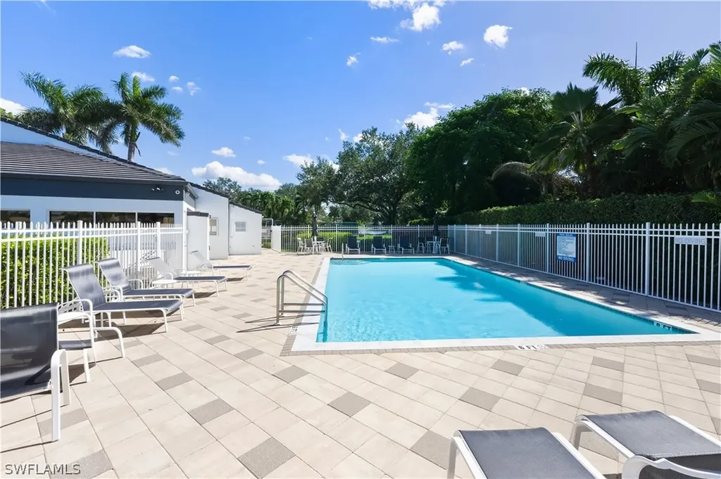 800 New Waterford Drive Naples FL 34104