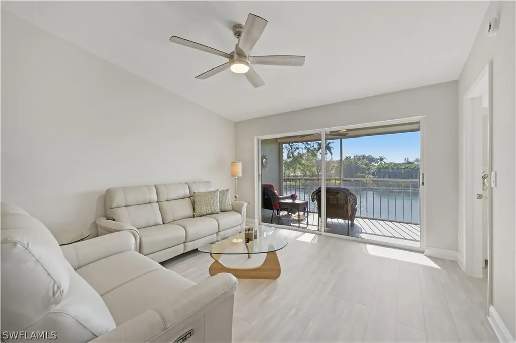 800 New Waterford Drive Naples FL 34104