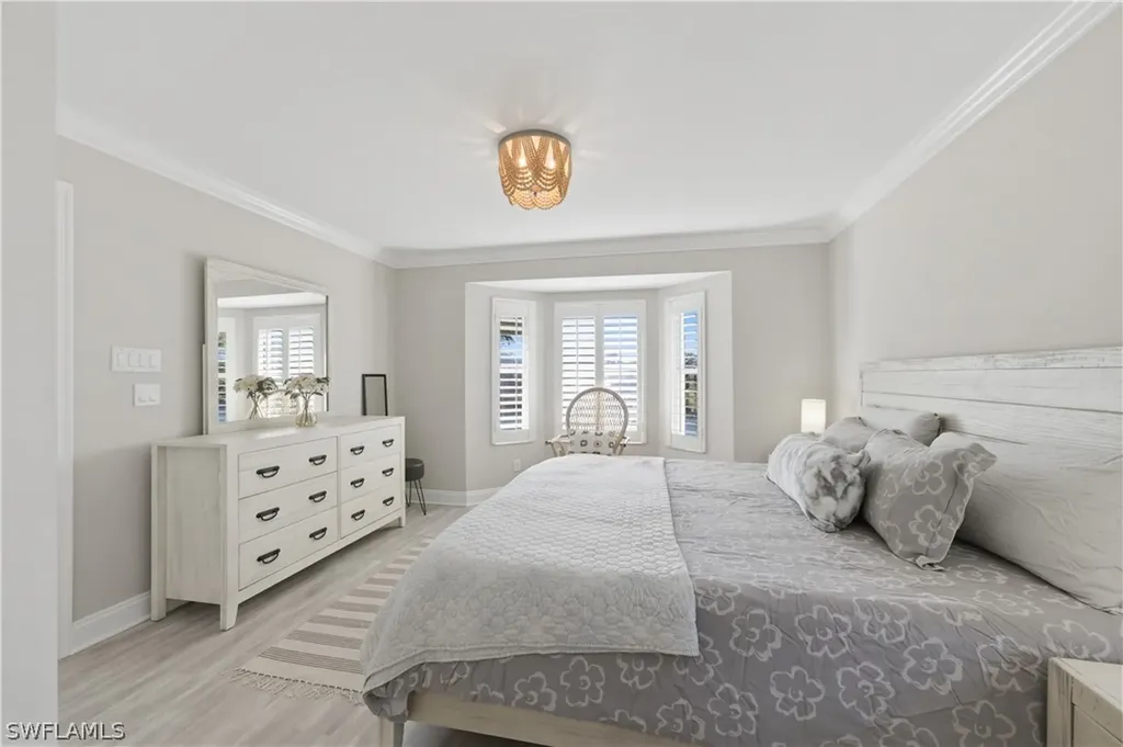 800 New Waterford Drive Naples FL 34104